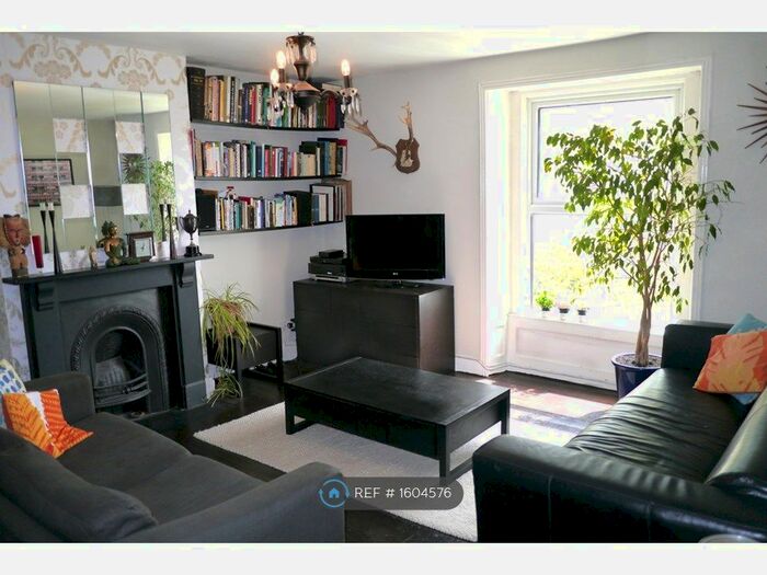 3 Bedroom Flat To Rent In West Park, Bristol, BS8