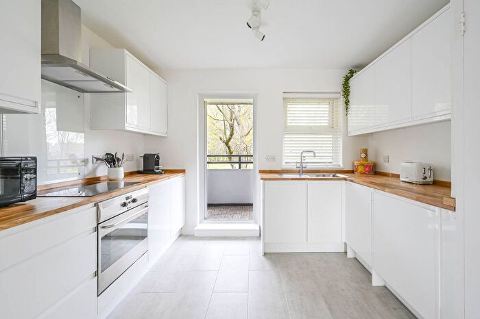 1 Bedroom Flat For Sale In John Rennie Walk, Wapping, London, E1W