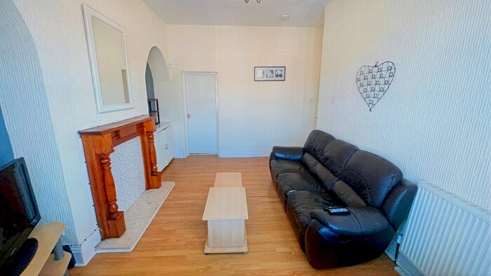 4 Bedroom Flat To Rent In Simonside Terrace, Heaton, Newcastle Upon Tyne, NE6