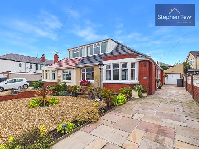 3 Bedroom Semi-Detached Bungalow For Sale In Goldsboro Avenue, Blackpool, FY3