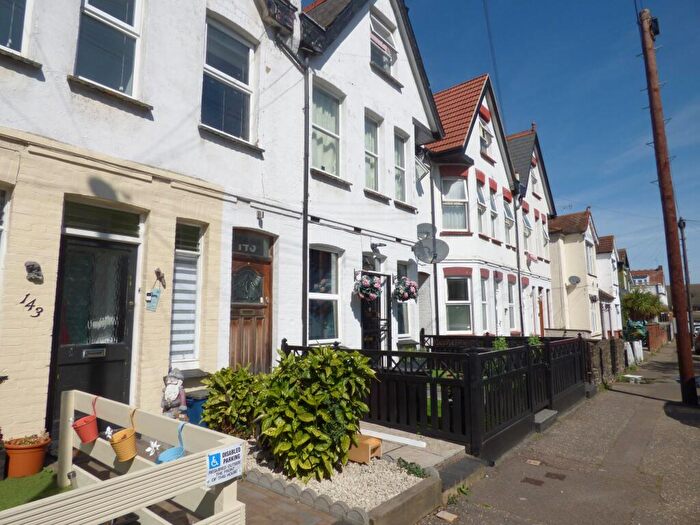 2 Bedroom Flat To Rent In Westcliff Park Drive, Westcliff-on-Sea, SS0