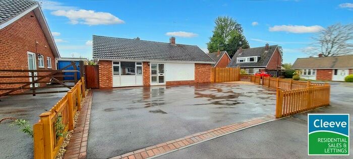3 Bedroom Detached Bungalow To Rent In Sedgley Road, Bishops Cleeve, GL52