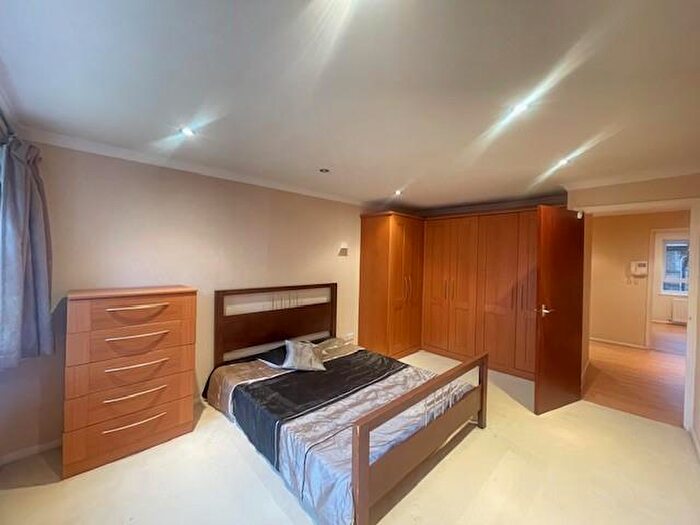 2 Bedroom Flat To Rent In Gressenham Court, Stanmore, HA7