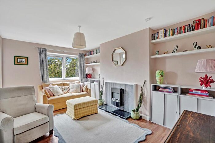 2 Bedroom Flat For Sale In Elmworth Grove, Dulwich, London, SE21