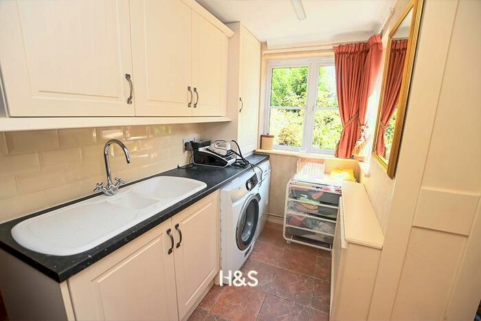 3 Bedroom Cottage For Sale In Bills Lane, Shirley, Solihull, B90