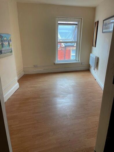 1 Bedroom Flat To Rent In Windsor Road, Neath, SA11