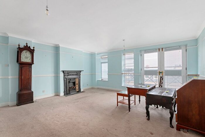 2 Bedroom Flat For Sale In Devonhurst Place, Turnham Green, Chiswick, W4