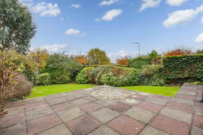 4 Bedroom Detached House For Sale In Redshots Close, Marlow, Buckinghamshire, SL7