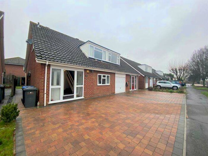 3 Bedroom Apartment To Rent In Addlestone, KT15