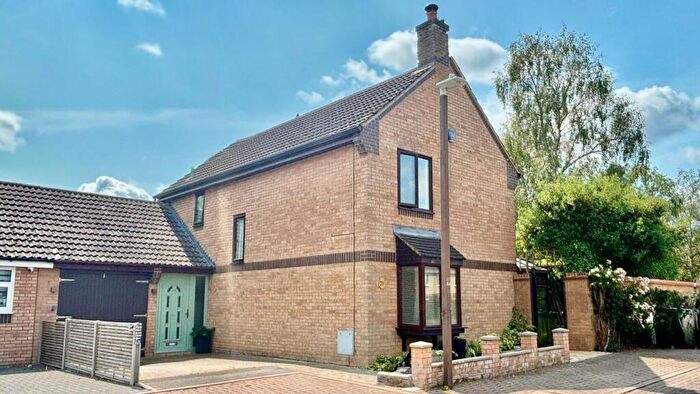 5 Bedroom Link Detached House For Sale In Booker Avenue, Bradwell Common, Milton Keynes, MK13