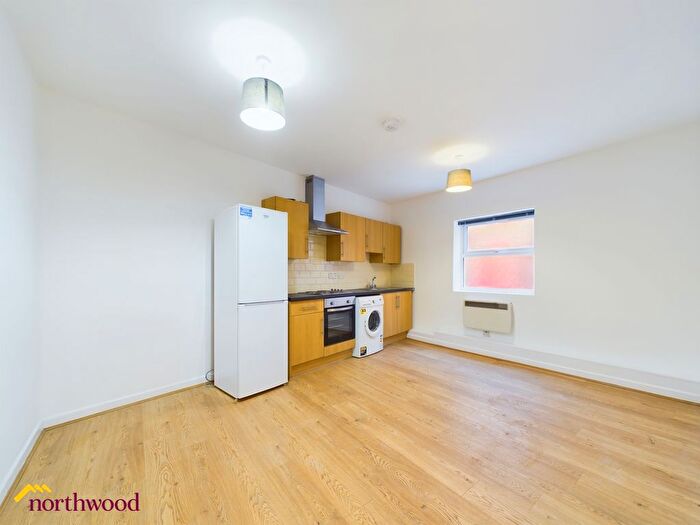 1 Bedroom Flat To Rent In Church Lane, Banbury, OX16