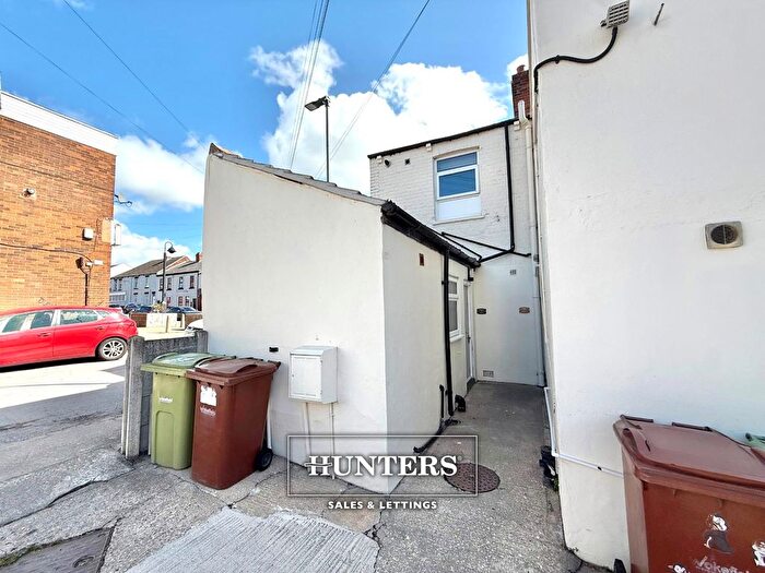 1 Bedroom Flat To Rent In Station Lane, Featherstone, WF7