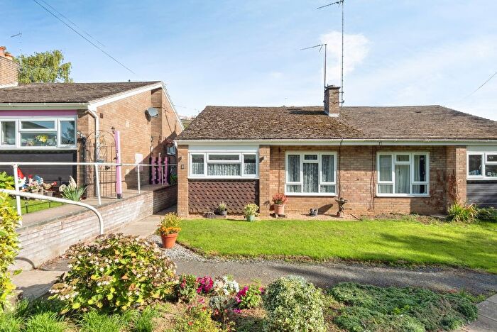 2 Bedroom Bungalow For Sale In Holbech Hill, Farnborough, Banbury, Warwickshire, OX17