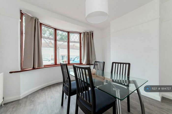 3 Bedroom End Of Terrace House To Rent In Brocks Drive, Cheam, Sutton, SM3