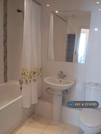 1 Bedroom Penthouse To Rent In Omnibus House, London, N22