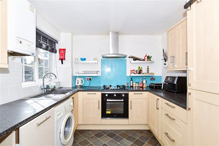 2 Bedroom End Of Terrace House For Sale In Sovereigns Way, Marden, Kent, TN12