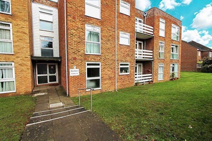 1 Bedroom Flat For Sale In Holly Court, Worcester Road, South Sutton, SM2