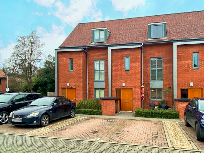 4 Bedroom Town House To Rent In Chancellor Drive, Frimley, GU16