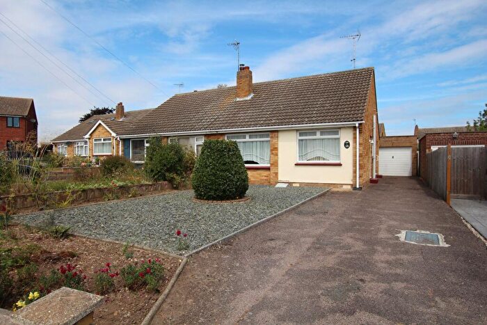 2 Bedroom Bungalow For Sale In Barrington Close, Little Clacton, CO16