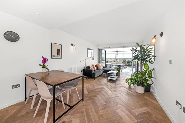 2 Bedroom Apartment For Sale In Consort Road, Peckham, London, SE15