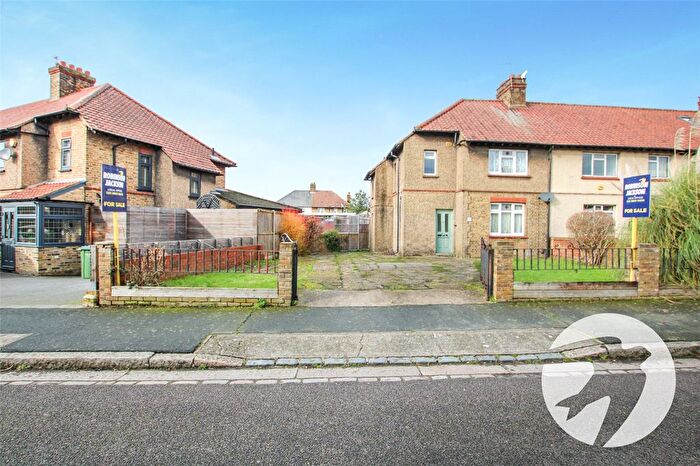 3 Bedroom End Terrace House For Sale In Kenward Road, London, SE9