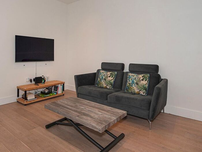 1 Bedroom Flat To Rent In Brackenbury Village, W6