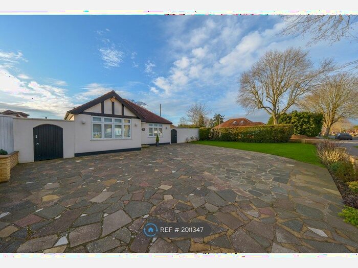 4 Bedroom Bungalow To Rent In Stanley Avenue, St. Albans, AL2