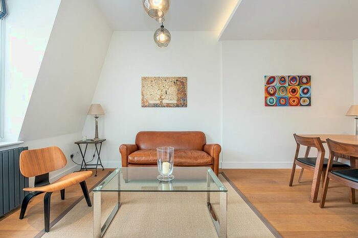 2 Bedroom Flat To Rent In Sloane Gardens, London, SW1W