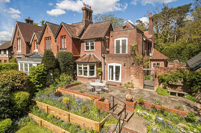 4 Bedroom End Of Terrace House For Sale In Bassett Green Road, Bassett, Southampton, Hampshire, SO16