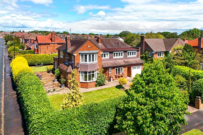 5 Bedroom Detached House For Sale In Almsford Avenue, Harrogate, HG2