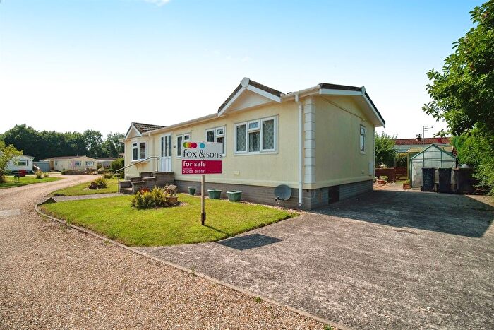 3 Bedroom Mobile/park Home For Sale In Oaklands Park, Crossways, Dorchester, DT2