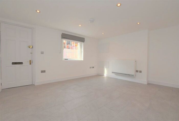 1 Bedroom Flat To Rent In Flat, Baker Street, RG1