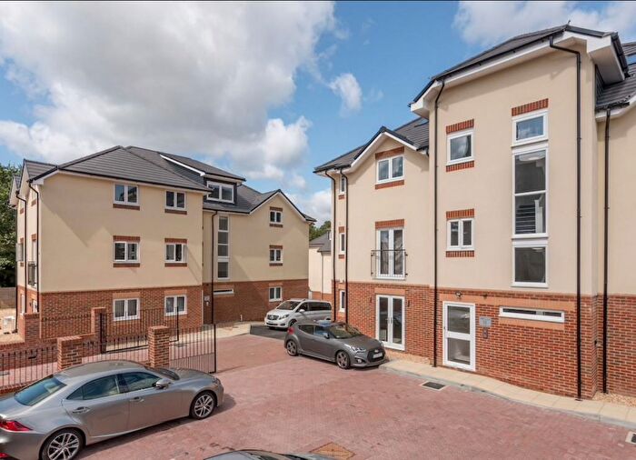 1 Bedroom Flat To Rent In Spire View, SO15