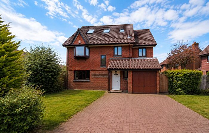 6 Bedroom Detached House For Sale In Cottongrass Close, Croydon, CR0