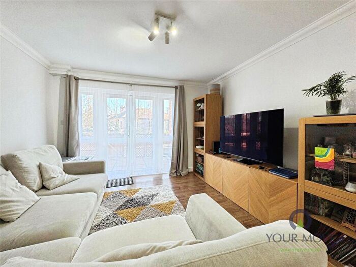 2 Bedroom Flat For Sale In Gainsborough Court, Bromley, BR2