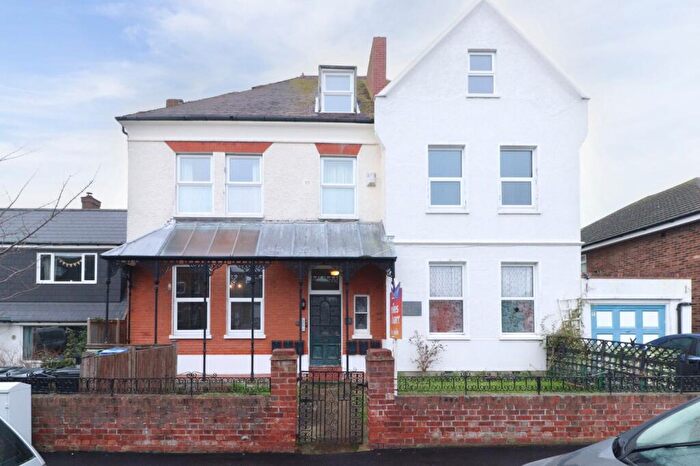 1 Bedroom Flat For Sale In Northdown Avenue, Margate, CT9