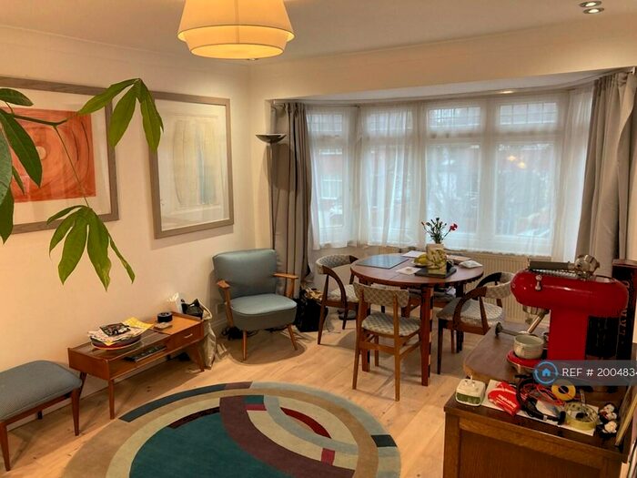 2 Bedroom Flat To Rent In Cheviot Gardens, London, NW2