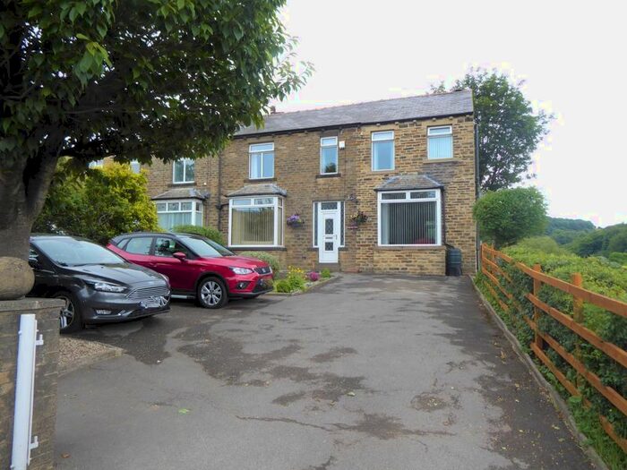 Houses for sale & to rent in HX3 7AN, Tenterfield Rise, Northowram And