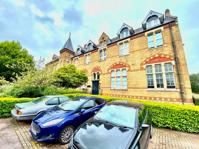 2 Bedroom Flat To Rent In Alexandra Court, Keele Close, Watford, WD24