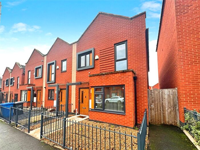 3 Bedroom End Terrace House To Rent In Athole Street, Salford, Greater Manchester, M5