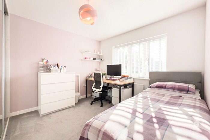 4 Bedroom Detached House For Sale In Stag Walk, Binfield, Berkshire, RG42