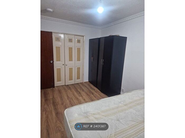 3 Bedroom Semi-Detached House To Rent In Aspen Drive, Wembley, HA0