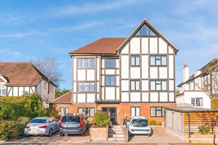 3 Bedroom Flat For Sale In Russell Green Close, Purley, CR8