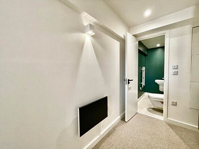 2 Bedroom Flat To Rent In Spinners Way, Manchester, M15