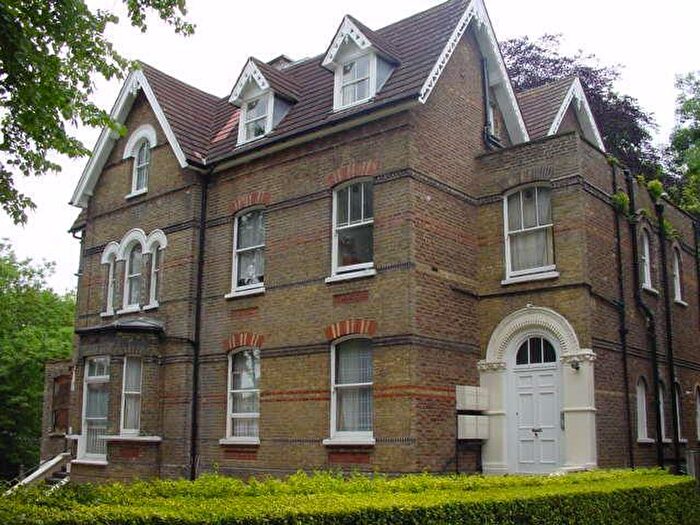 3 Bedroom Apartment To Rent In Archway Road, Highgate, N6