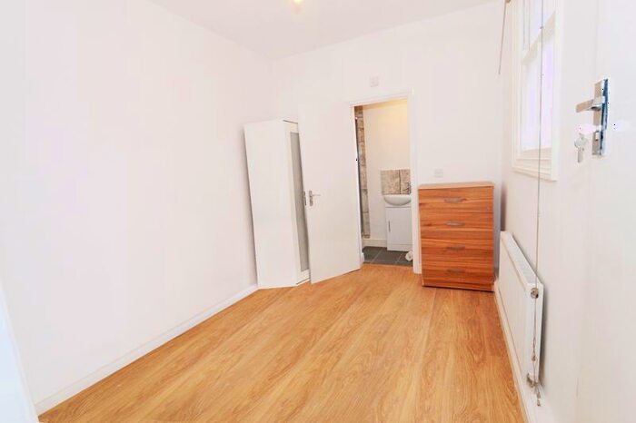 Property To Rent In Lymington Avenue, London, N22