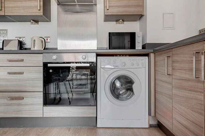 2 Bedroom Apartment To Rent In Pitfield Street, London, N1