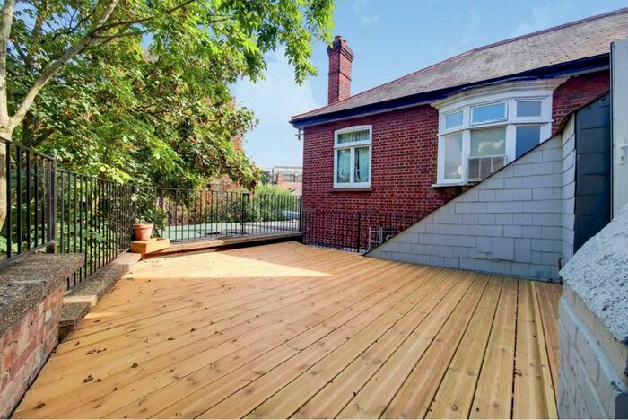 2 Bedroom Flat To Rent In Clarence Street, Staines-Upon-Thames, TW18