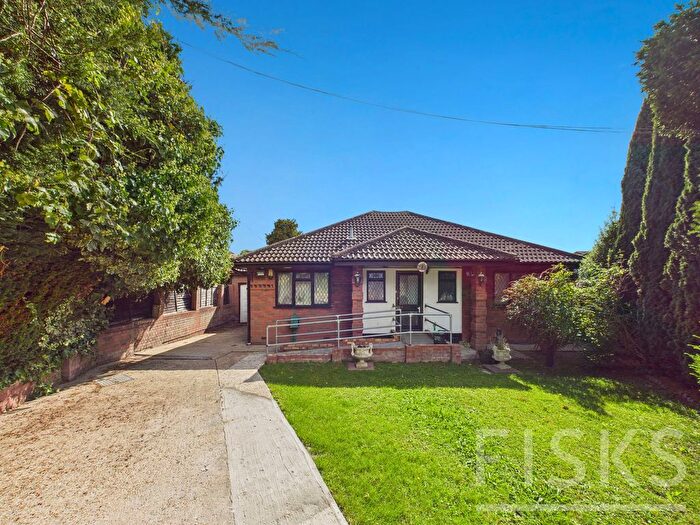 3 Bedroom Bungalow For Sale In Ashingdale Close, Canvey Island, SS8