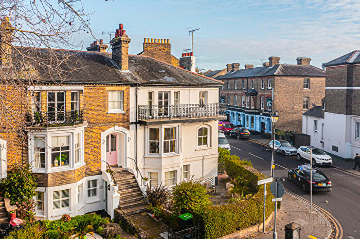 4 Bedroom Apartment For Sale In Capel Terrace, Southend-on-sea, SS1
